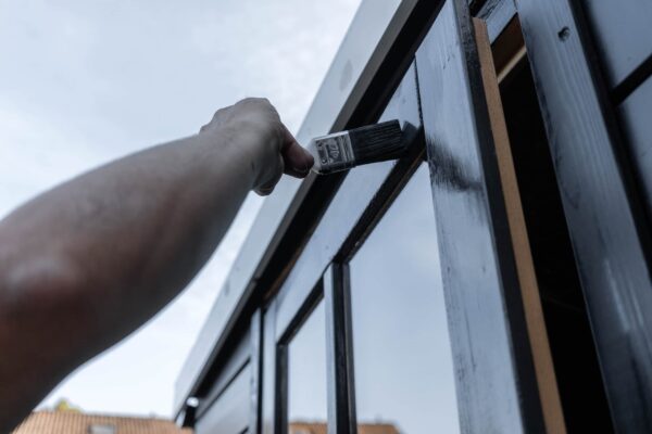 Painting,The,Shed,Black,With,A,Brush