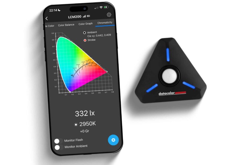 9. Datacolor_LightColor Meter_Smartphone on flat surface with device